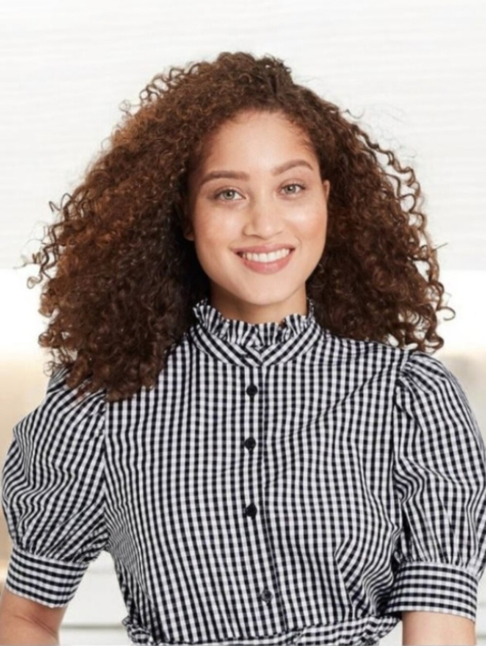 #T001 Who What Wear Black & White Gingham Ruffle Neck Puff Sleeve Blouse